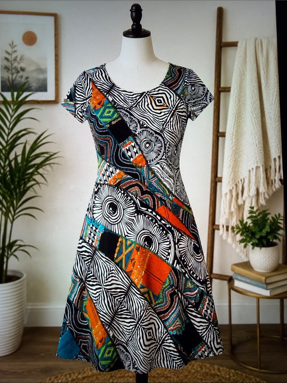 BRIANNA ABSTRACT TRIBAL FIT & FLARE DRESS SIZE MEDIUM